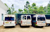 Vụ tạt đầu xe để giành khách: Phạt 3 tài xế và 2 chủ xe hơn 146 triệu đồng