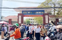 Thí sinh xin đi vệ sinh rồi mang điện thoại vào phòng thi