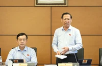 Xăng dầu, thuốc chữa bệnh 'nóng' tại buổi thảo luận của Quốc hội
