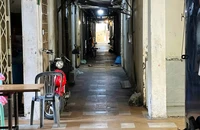 Sạc xe điện tại chung cư: Cấm thì khó, mở thì lo