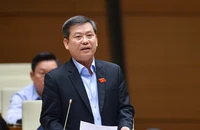 Ông Nguyễn Hoà Bình và ông Lê Minh Trí chuẩn bị trả lời chất vấn