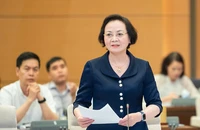 Cán bộ, công chức thiếu động lực làm việc vì tiền lương thấp