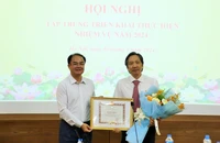 Hiệp hội Khoa học hành chính nhận bằng khen của Bộ trưởng Nội vụ
