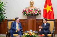 Quyền Bộ trưởng Bộ Ngoại giao Lê Hoài Trung tiếp Đại sứ Hoa Kỳ Marc Knapper