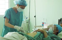Người hiến thận phải chịu tiền xét nghiệm 