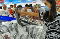 Muốn vào siêu thị: Không dễ!
