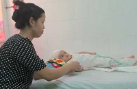 Cháu bé ở nhà giữ trẻ không phép bị chấn thương sọ não