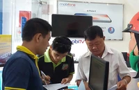 SIM đã bổ sung thông tin chính chủ vẫn bị khóa