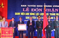 Ban Tuyên huấn Khu ủy Khu V đón nhận danh hiệu anh hùng