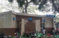 Hớt hải tìm nhà vệ sinh công cộng ở phố đi bộ