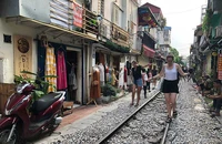 Hà Nội quyết dẹp phố cà phê đường tàu