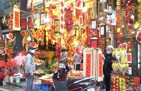 Hà Nội: Chợ hoa, phố bích họa ảm đạm ngày cuối tuần