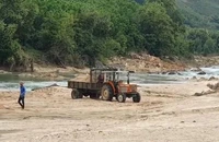 Bình Định: Sạt lở nghiêm trọng ở sông Hà Thanh, người dân thấp thỏm