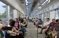 Người dân TP.HCM phấn khởi trải nghiệm tàu metro số 1 Bến Thành - Suối Tiên