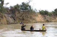 Lật đò trên sông Vu Gia, 6 người mất tích