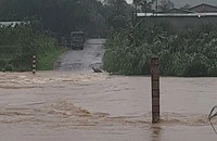 Mưa lớn, Nam Trà My bị chia cắt, nhiều tuyến đường sạt lở