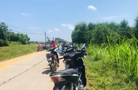 1 thi thể nằm bên đường, nghi do sốc ma tuý