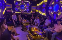 Tàn tiệc cưới, nhóm thanh niên rủ đến quán karaoke chơi ma tuý 