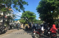 5 thanh niên truy đuổi thì bị phục bằng súng hoa cải 