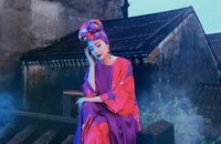Gỡ hình ảnh hoa hậu Giáng My chụp ảnh trên nóc nhà cổ ở Hội An 