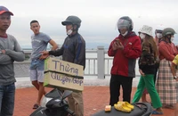 Cha ôm con gái nhảy cầu tự tử
