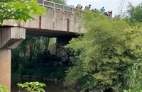 Phát hiện 1 thi thể cháy đen dưới gầm cầu