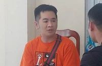 Nghi can tham gia đưa 50 người sang Campuchia đến công an đầu thú