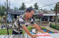 Quảng Nam: Người dân tất bật chằng chống nhà ứng phó siêu bão Noru