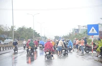 Quốc lộ 1 qua tỉnh Quảng Nam ngập sâu, xe phải quay đầu