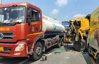 5 xe tải tông liên hoàn trên Quốc lộ 1
