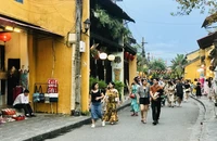 Hội An lùi thời gian phân luồng du khách vào phố cổ