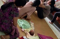 Bé gái sơ sinh bị bỏ rơi trong túi giấy