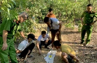 3 thanh niên mang theo súng, đi vào rừng chơi ma tuý