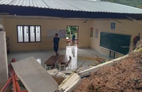 Sạt lở làm sập 1 phòng học ở huyện Nam Trà My, Quảng Nam. Ảnh: PT.