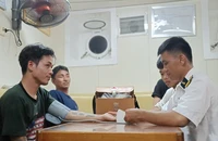 Tàu Hải quân 467 đang đưa 78 ngư dân về Quảng Nam