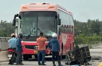 Xe khách vào đường cấm, va chạm với xe máy làm 1 người chết