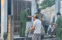 Người tâm thần gây án chết người đang bị công an tạm giữ. Ảnh: CTV