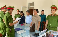 Ba người là nguyên trưởng phòng GD-ĐT ở Quảng Nam bị bắt về tội Nhận hối lộ. Ảnh: CA
