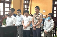 Làm giả kết luận giám định, cựu Giám đốc Trung tâm Pháp y Quảng Ngãi hầu toà. Ảnh: HĐ