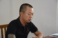 6 người bị tạm giữ vì tham gia cá độ bóng đá. Ảnh: CA