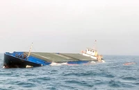 Tàu hàng chở 4.000 tấn đá bột chìm trên vùng biển Quảng Nam