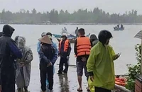 Chìm phà trên sông Trường Giang, 14 người may mắn thoát nạn