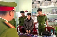 Lái ô tô bỏ chạy va phải xe CSGT, thanh niên bị khởi tố