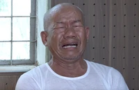 Clip gã chồng sát hại vợ, phân xác phi tang khóc nức nở tại cơ quan điều tra