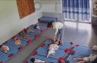 Sức khoẻ trẻ mầm non bị bảo mẫu đánh ra sao?