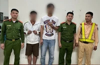 2 con nghiện bỏ chạy thục mạng khi gặp công an