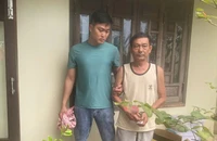 Cảnh sát bắt quả tang khi người đàn ông đang bán ma túy