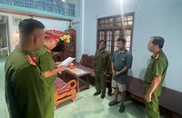 Thanh niên dùng búa đập phá 3 trụ ATM ngân hàng