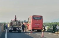 Vụ xe khách đâm vào đuôi container: Tạm giữ tài xế container