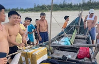 Ngư dân mất tích bí ẩn, chỉ còn chiếc thuyền trôi dạt cùng giấy tờ tùy thân